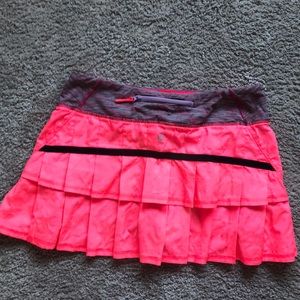 LuLulemon pacesetter skirt. Size 6